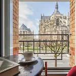 Apartment Les 7 Anges - Vue Cathedrale, Parking & Centre Historique