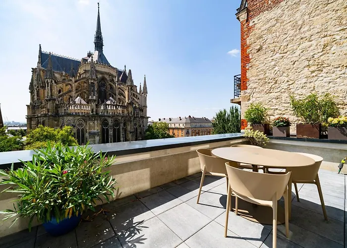 Les 7 Anges - Vue Cathedrale, Parking & Centre Historique アパート